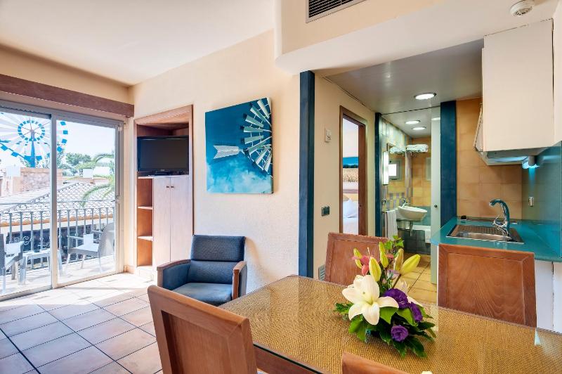 One-Bedroom Apartment (2 Adults + 1 Child) image 1