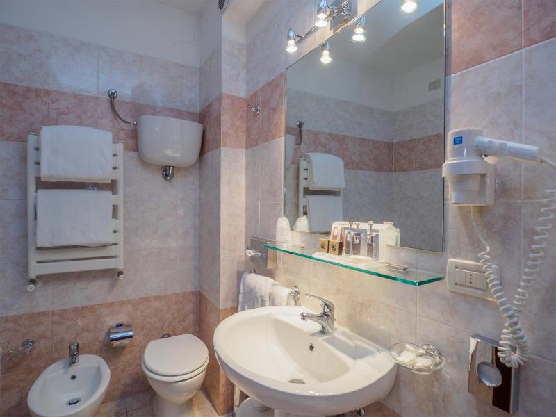 Superior Triple Room image 2