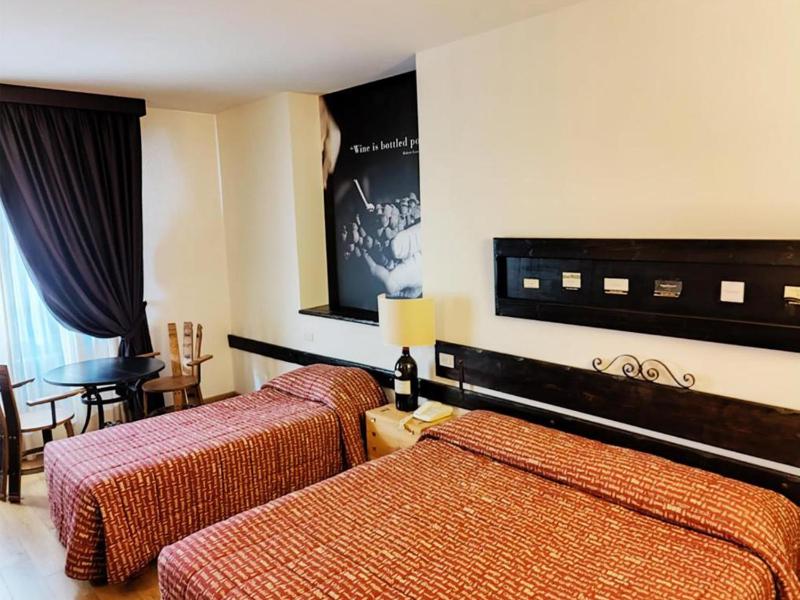 Superior Triple Room image 1