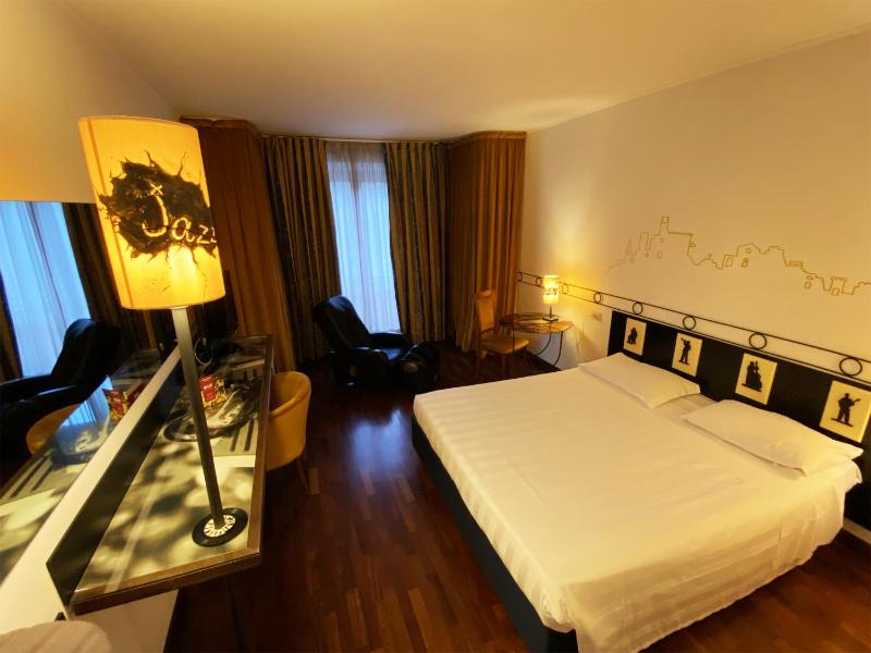 Superior Double or Twin Room image 1
