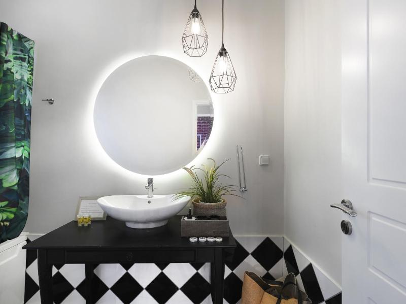 Athenian Apartment in the center with Jacuzzi - image 9