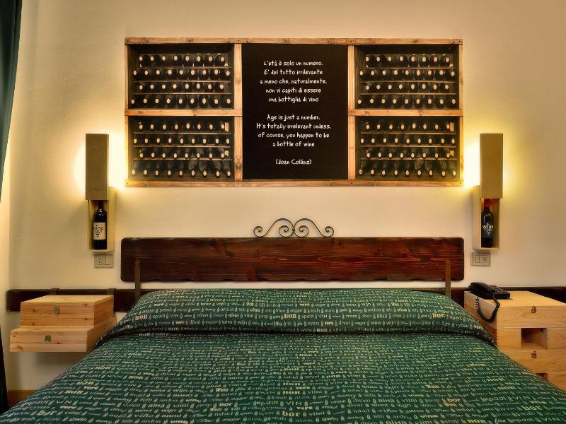 Standard Double Room image 3