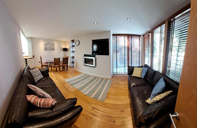 Three-Bedroom House image 4