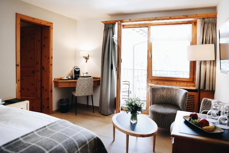 Classic Double Room image 2