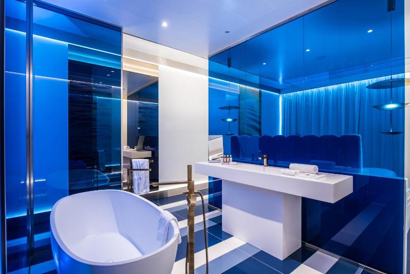 Gold Suite Sea View Private Pool image 3