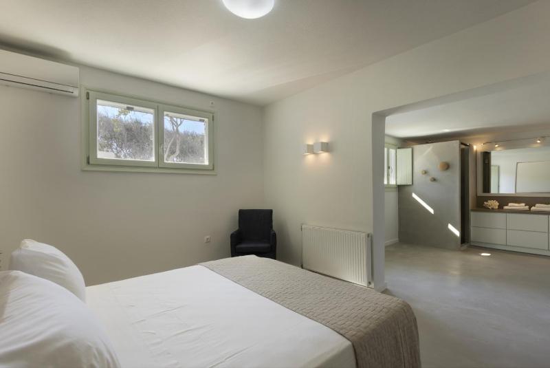 Stunning Beachfront 3BR Villa that has it ALL! - image 6