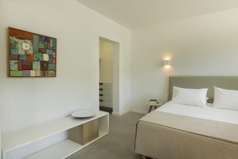 Stunning Beachfront 3BR Villa that has it ALL! - image 33