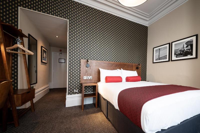 Double Room image 3