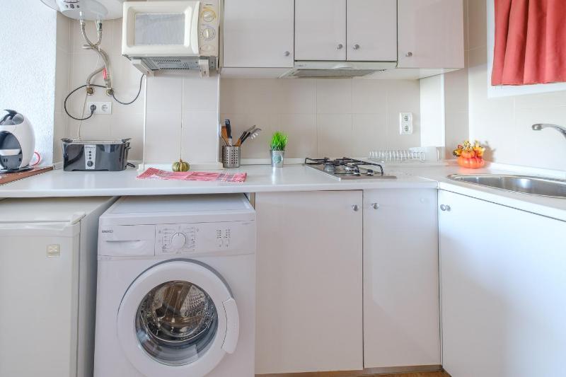 Studio Apartment with Sea View image 4
