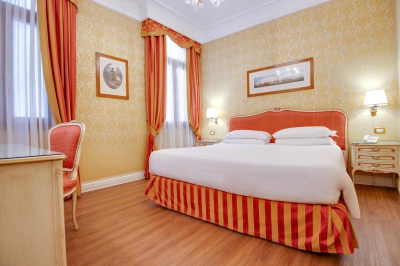 Superior Double Room image 3