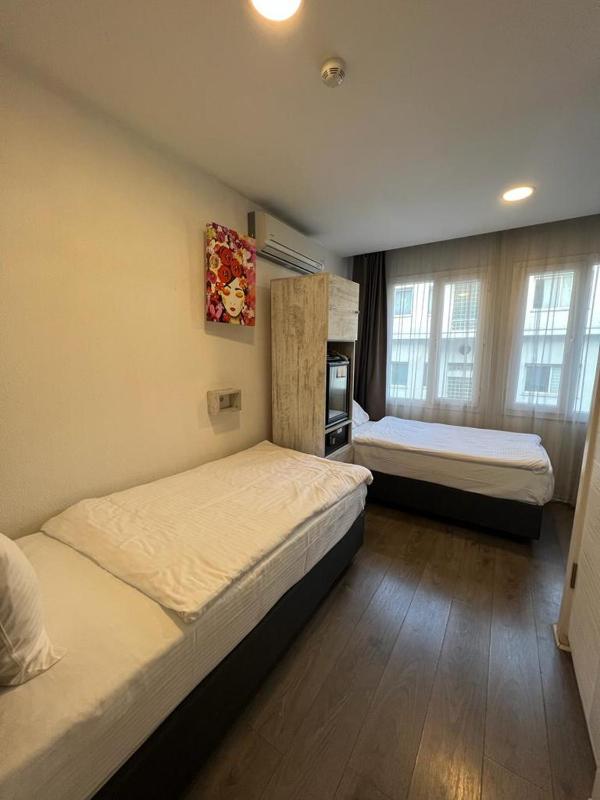 Twin Room image 1