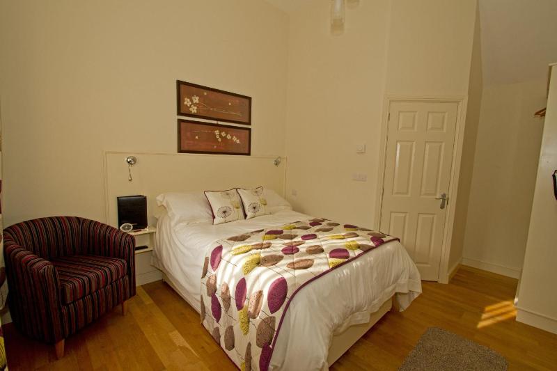 Double Room image 4