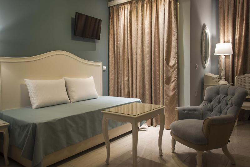 Suite with Spa Bath image 2
