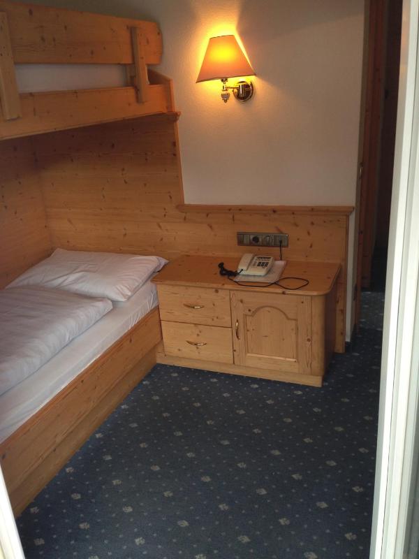 Single Room with Mountain View image 1