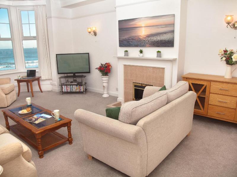 Weymouth Bay Apartment B - image 17