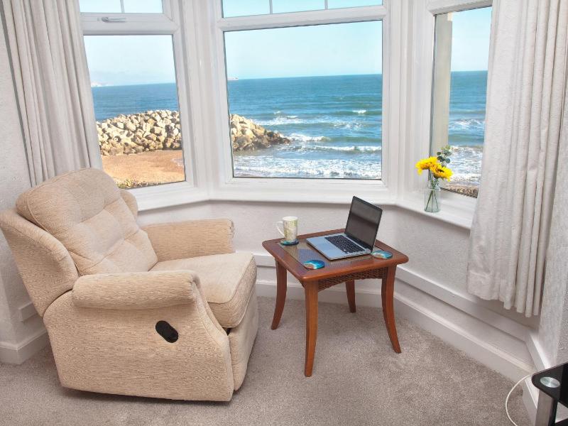 Weymouth Bay Apartment B - image 8