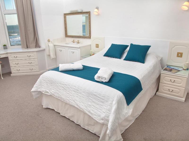 Weymouth Bay Apartment B - image 15