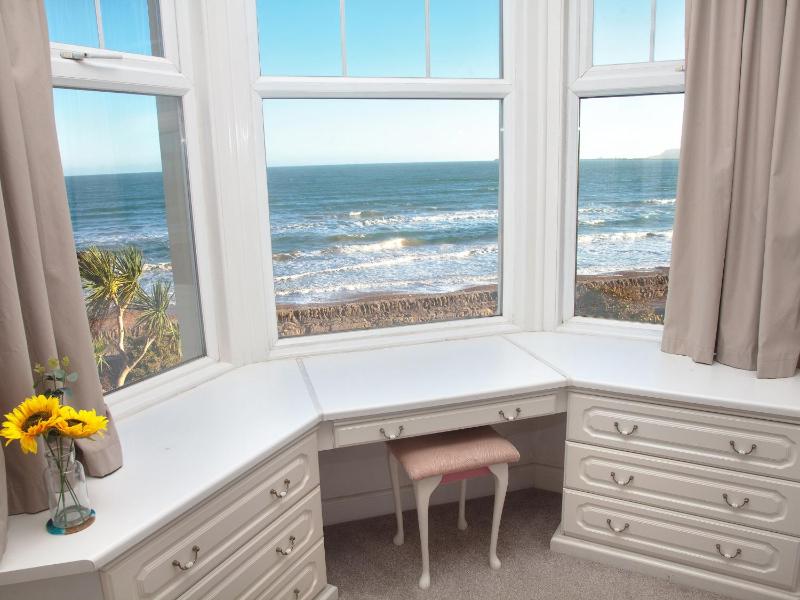 Weymouth Bay Apartment B - image 16