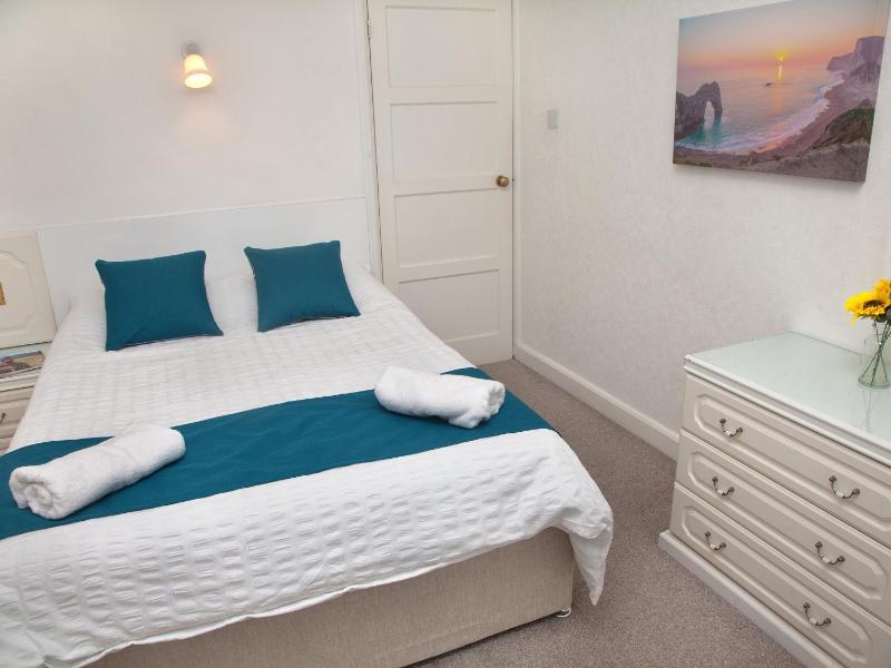 Weymouth Bay Apartment B - image 22