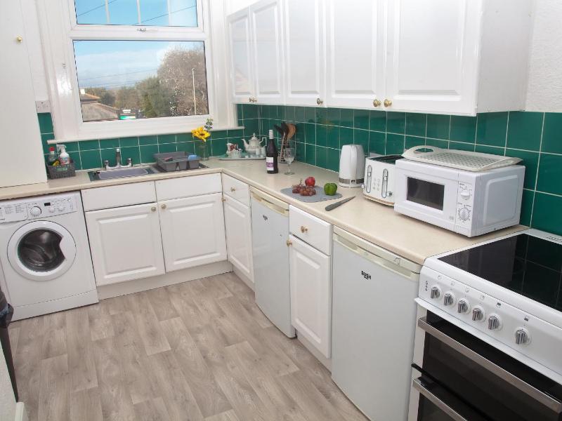 Weymouth Bay Apartment B - image 13