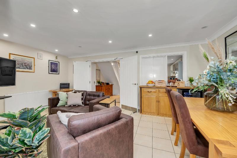Double or Twin Room with Private Bathroom image 1