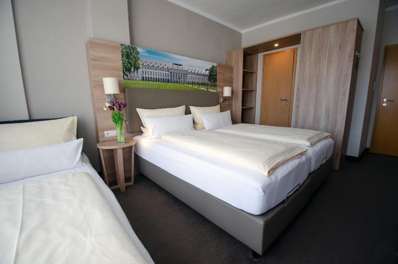 Double Room with Courtyard View and additional sleep sofa image 2