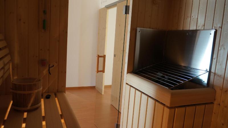 Four-Bedroom Apartment with Sauna image 3