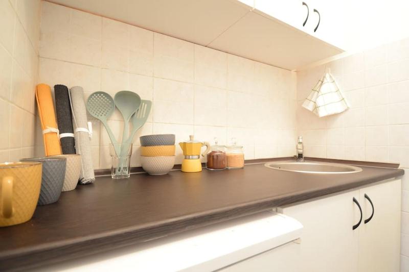 Studio by Main Square - High Ceilings - Fast Wifi - image 8
