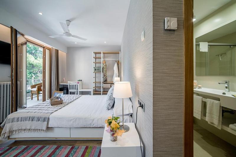 Double or Twin Room with Mountain View image 3