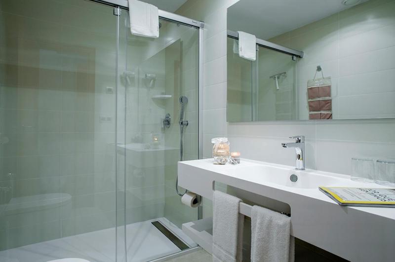 Double or Twin Room with Mountain View image 4