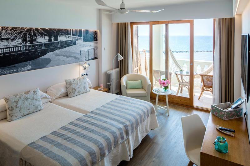 Double or Twin Room with Sea View image 1