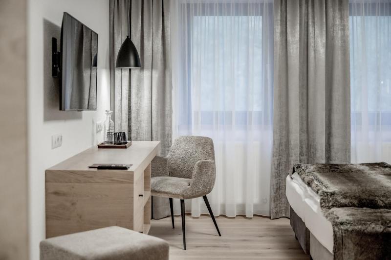 Standard Triple Room image 2