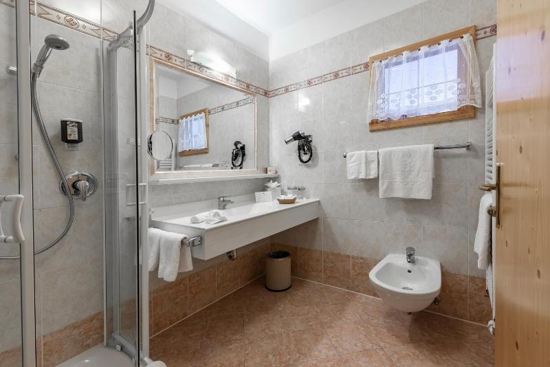 Classic Double Room with Balcony image 2