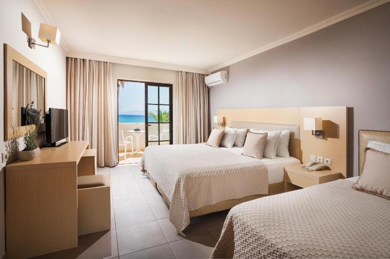 Double Room with Sea View image 1