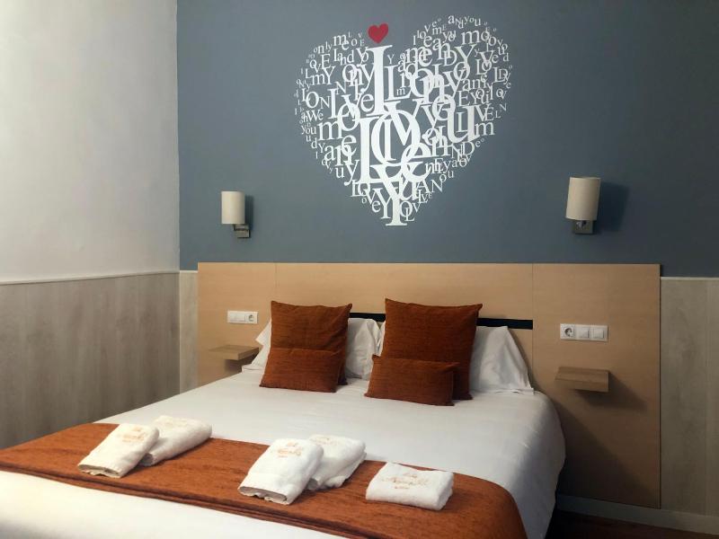 Hostal Live Natura Barcelona - image 2