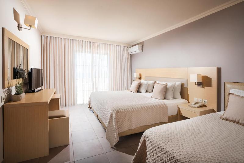 Double Room with Garden View image 3