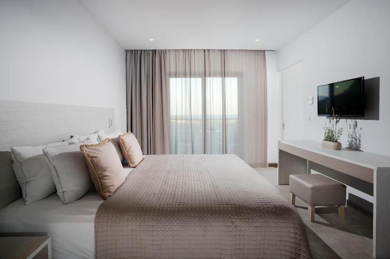 Family Room with Garden View (3 Adults + 1 child) image 3