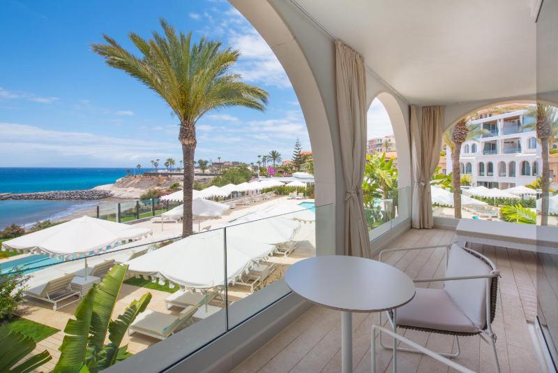 Superior Suite with Sea View image 3