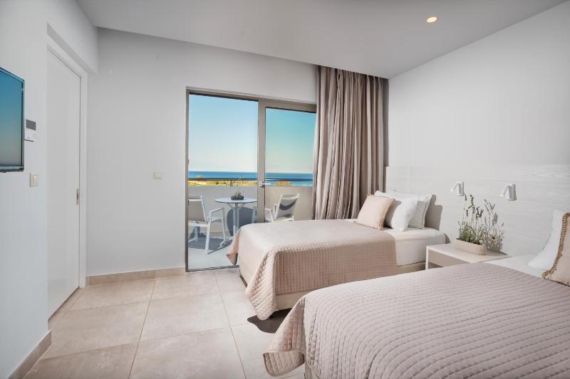 Family Room with Sea View (3 Adults + 1 Child)   image 1
