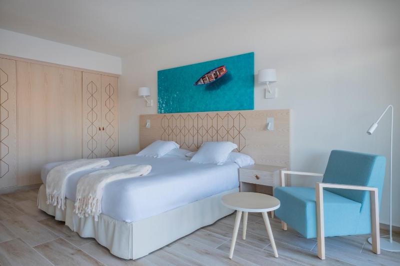 Double Room with Garden View image 4