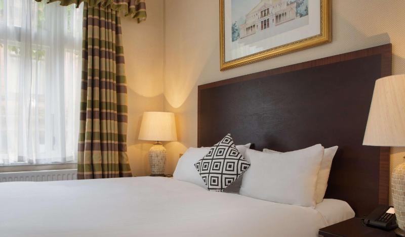 Family Room with One Double Bed and Sofa Bed image 1