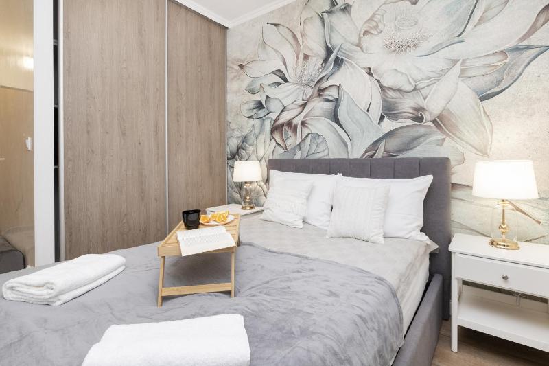 Gdynia Plac Unii Śródmieście Apartment by Noclegi Renters - image 8