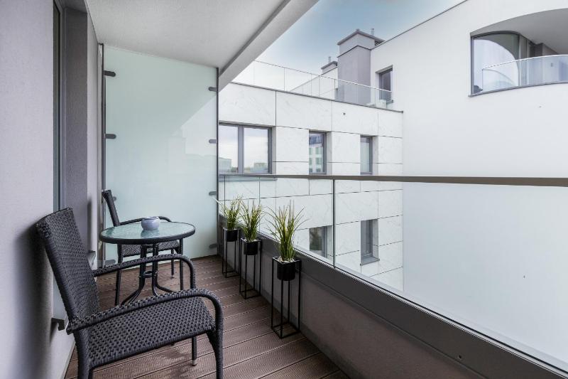 Gdynia Plac Unii Śródmieście Apartment by Noclegi Renters - image 13