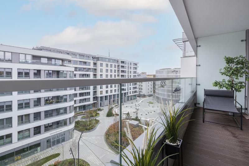 Gdynia Plac Unii Śródmieście Apartment by Noclegi Renters - image 10