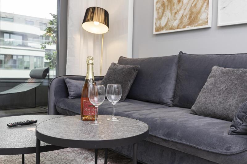 Gdynia Plac Unii Śródmieście Apartment by Noclegi Renters - image 12