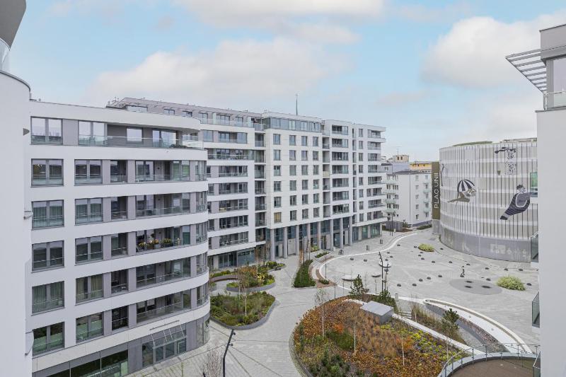 Gdynia Plac Unii Śródmieście Apartment by Noclegi Renters - image 9