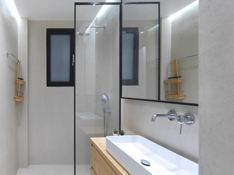 FRESH NEW & READY FOR YOU! RNVTD APT IN KOUKAKI! - image 14
