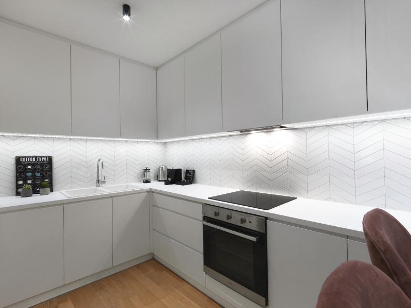 FRESH NEW & READY FOR YOU! RNVTD APT IN KOUKAKI! - image 4