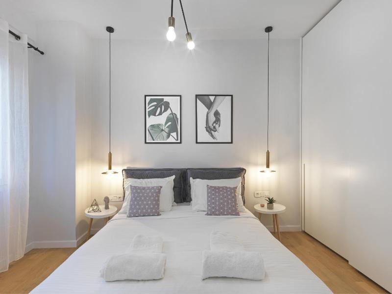FRESH NEW & READY FOR YOU! RNVTD APT IN KOUKAKI! - image 9