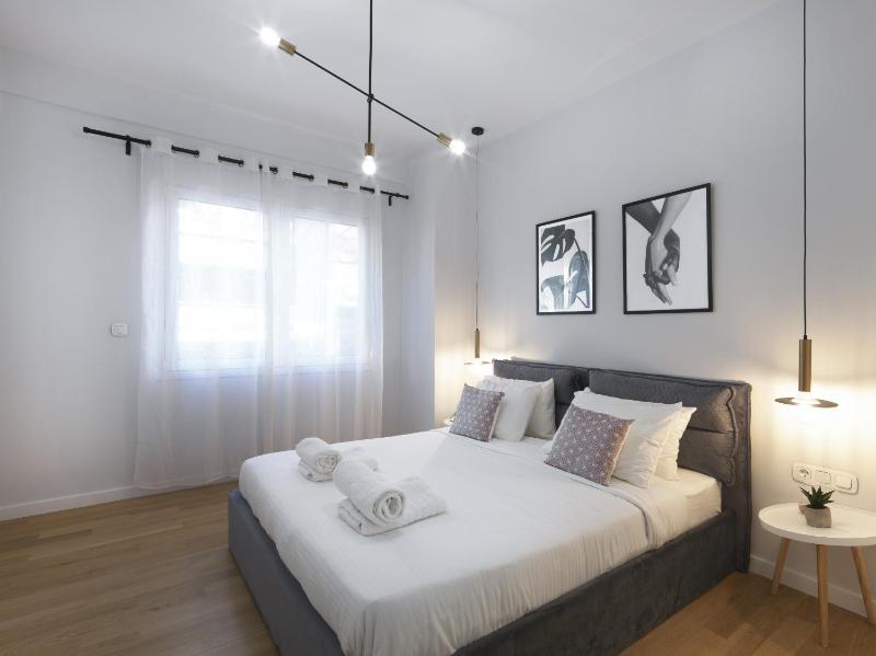 FRESH NEW & READY FOR YOU! RNVTD APT IN KOUKAKI! - image 2
